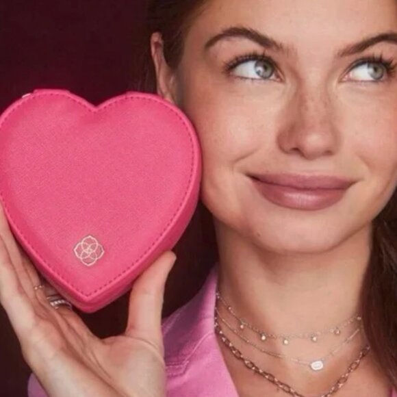 Kendra Scott Dark Pink Heart Jewelry Case Zipper - Picture 1 of 16